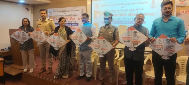 ગાંધીનગર સમાચાર – એચ. એલ. કોલેજમાં રાહ-વીર યોજના અંગે માર્ગ સલામતી સત્ર