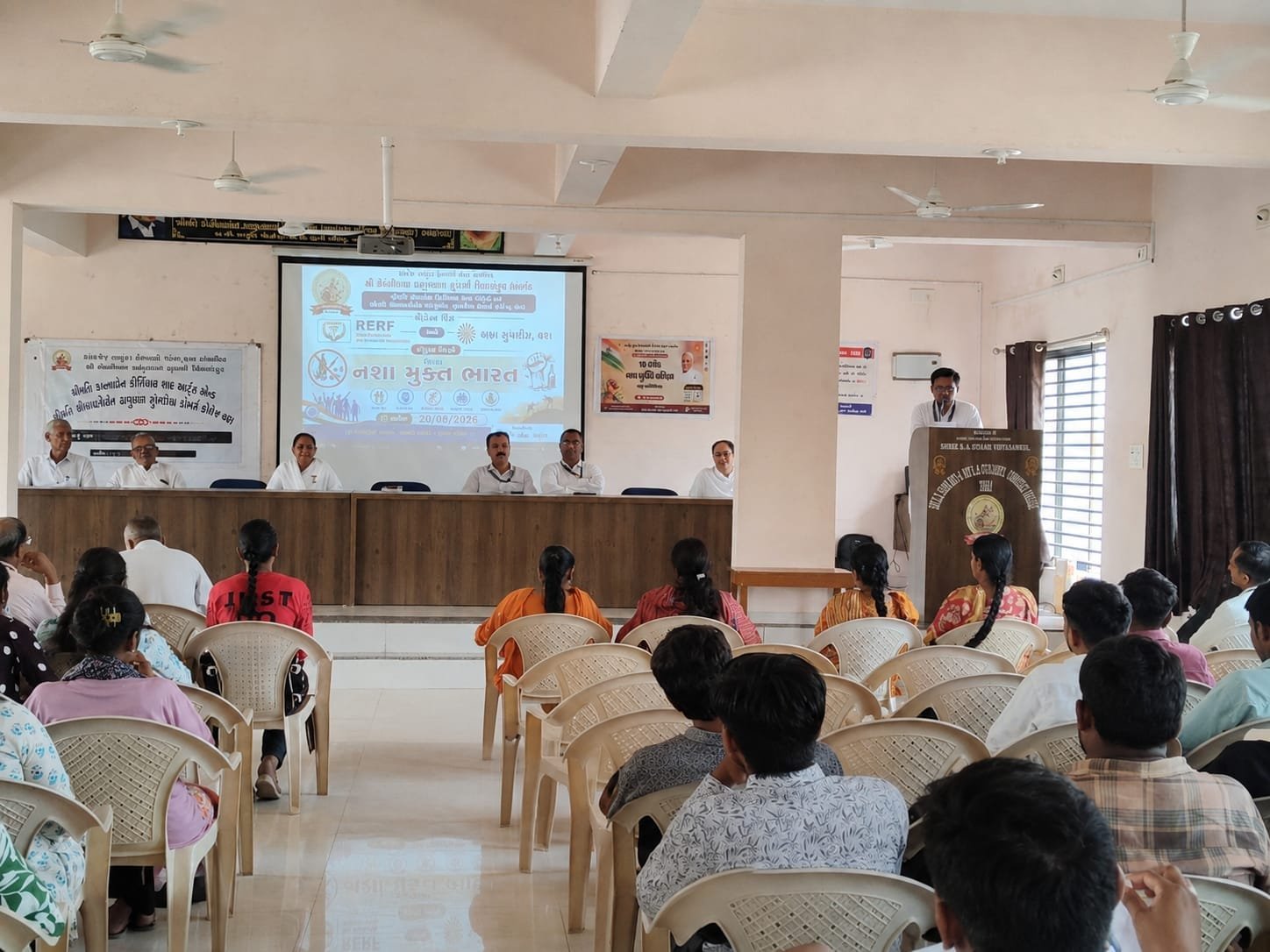 થરા કોલેજમાં નશા મુકત કાર્યક્રમ